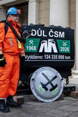 ostrava-dul-csm-server-okd-posledni-vozik-pruvod-12_denik-galerie-800