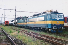 Eso 363.039, které vezlo EC104, skončilo pouze s utrženým sběračem - přes most přejelo o okamžik dřív, než se zřítil._. zde odstaveno v Suchdole nad Odrou 12.7.2017 - foto Jan Šantrůček