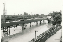 Ostrava-Svinov - zatopené opavské nástupiště 9.7.1997 - foto Mojmír Leštinský