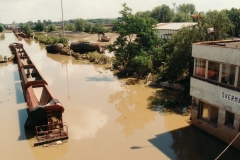 vlečka Koksovna Šverma - při maximu voda dosahovala až k nápisu Šverma - 11.7.1997 - foto Mojmír Leštinský